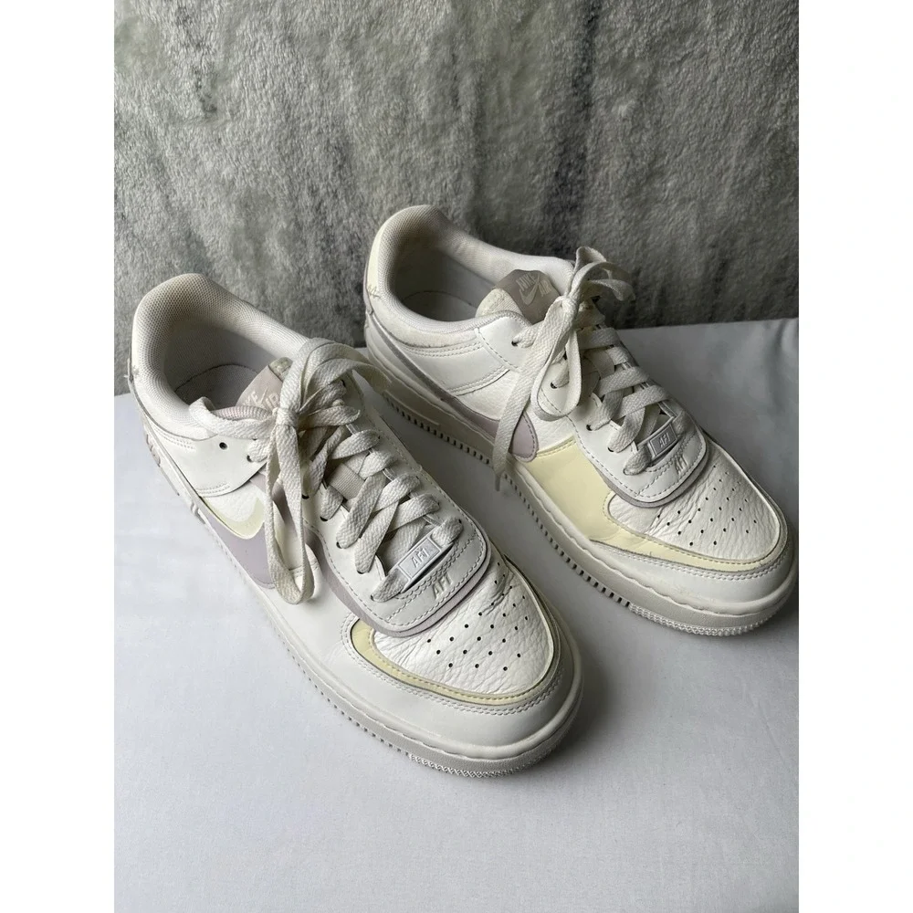 Nike Air Force 1 Womens 7.5 White/ Lilac Trim Leather Sneakers